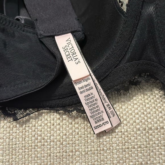 Victoria's Secret Black Lace Bra - Picture 3 of 4